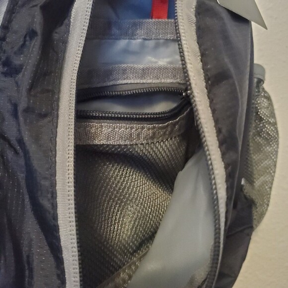 Waterfly Sling Pack - Black Gray Adjustable Strap Pockets Zippered NWT - Picture 12 of 16